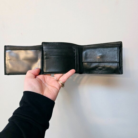 3 For 25 ❤️🥳  Fossil Easton Men’s Leather Travel Wallet – GUC – 10cm x 10cm** - Picture 5 of 6